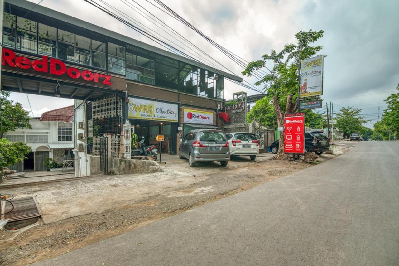Reddoorz Plus Near Akademi Kepolisian Semarang 3 Luaran gambar